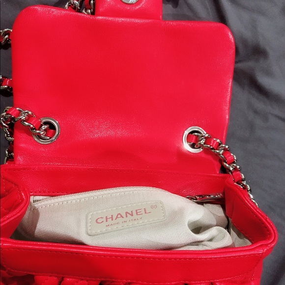 TRADE —Chanel chain cross bag - Picture 6 of 9
